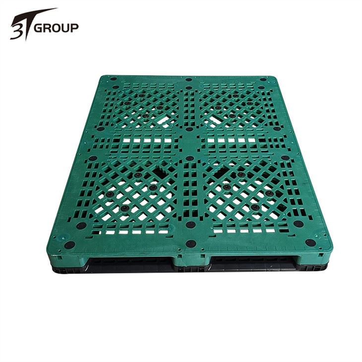 Pallet plastik retardan api